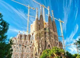 El mercado de Navidad en la Sagrada Família de Barcelona