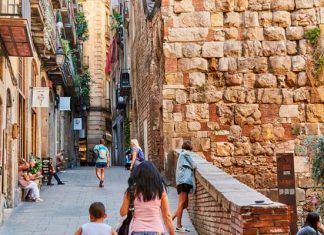 Descubre la muralla romana de Barcelona
