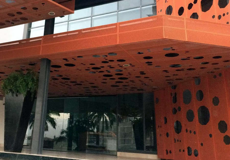 Pintado de fachada de metal por Bonet Grup pintores industriales